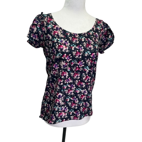 Jessica Simpson Tops - Jessica Simpson💜Black Floral Flutter Sleeve Round Neck Top Blouse Size S